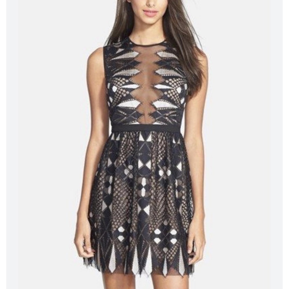 BCBGMAXAZRIA‎ Dress Womens 12 Black Geometric Fit & Flare Mini Kailey Lace